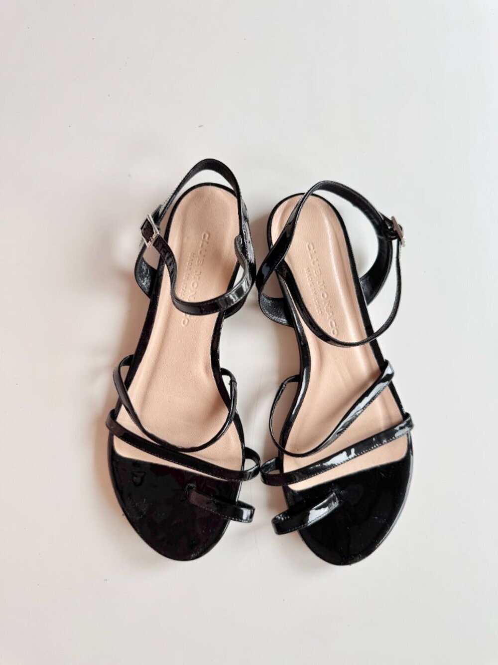 CLUB MONACO Black Patent Leather Flat Strappy Toe Thong Sandals, Size 37 - Picture 2 of 8